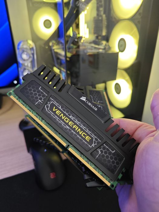 corsair ddr4 32gb - купити комплектуючі для ПК - Ціна на OLX.ua