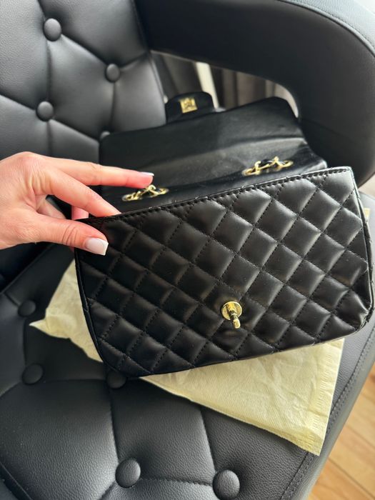 Сумка Chanel.