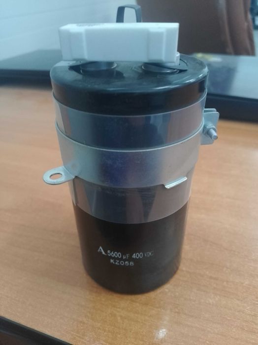 Конденсатори  5600 мкФ,400 V,DC,8 шт.,(500 грн/шт)