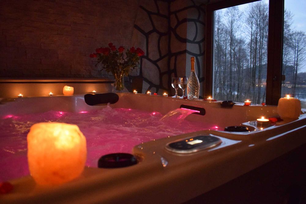 Domek 2-3 os Nr. 1 nad jeziorem sauna, jacuzzi na obiekcie