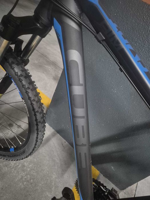 Bicicleta Cube impecável Nova