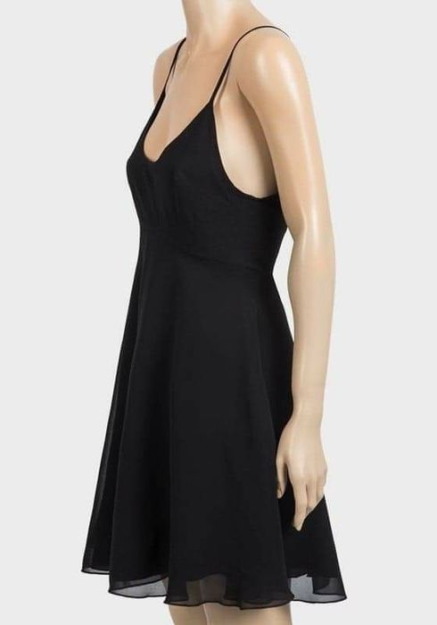 Czarna sukienka mini na ramiączkach