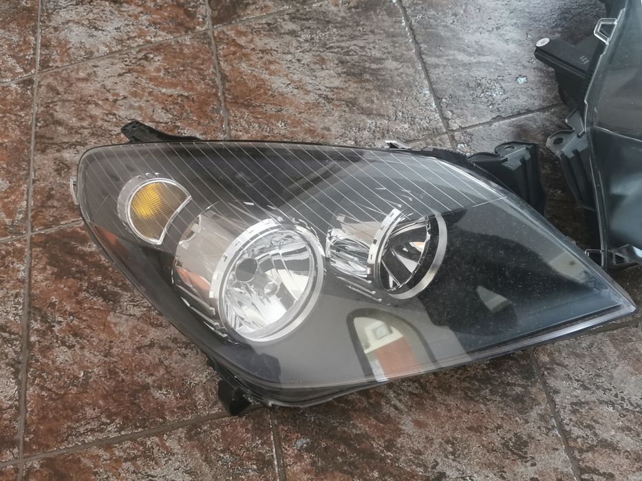 Lampa Reflektora Opel Astra H III Prawa Lewa 20A390B