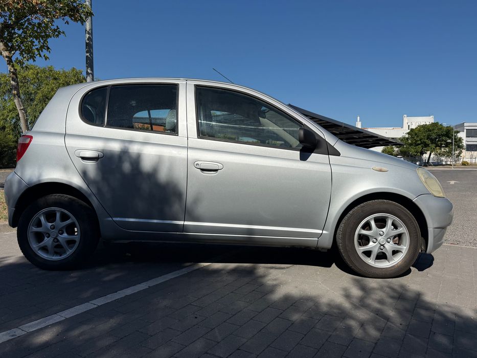 Toyota Yaris 1.0  - Estimado - 124 mil klms - Revisao - Pneus novos - Pintura nova