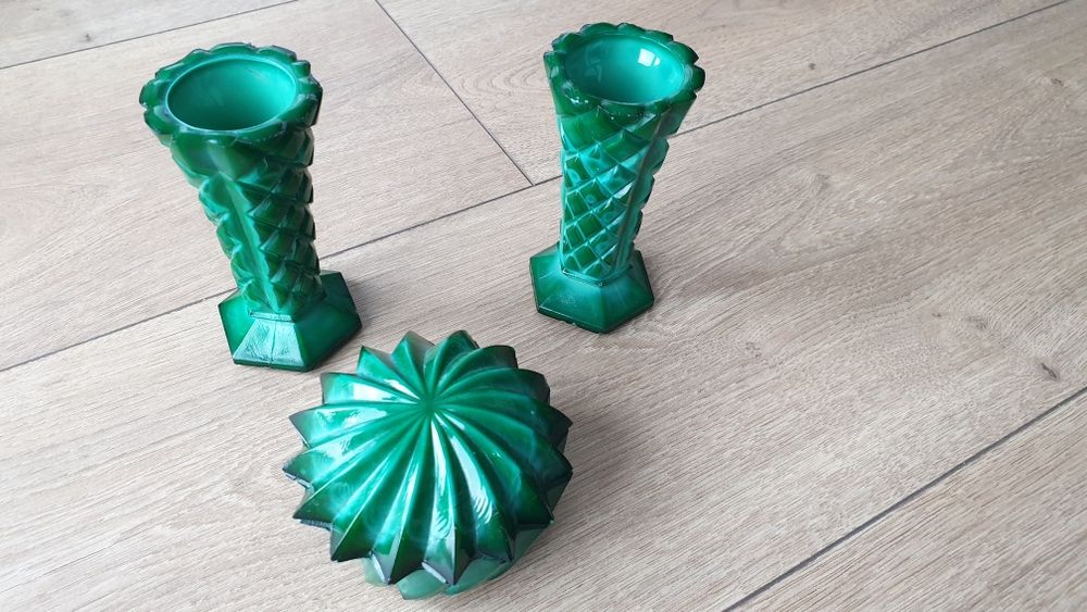 Вінтажні шкатулка і вазочки з малахітового скла