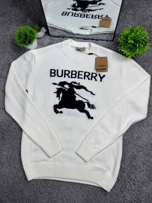 Светр від бренду Burberry