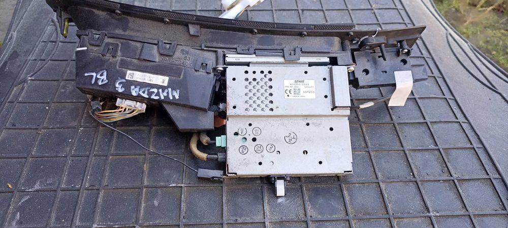 wyświetlacz denso 468200 8982 mazda 3  bl