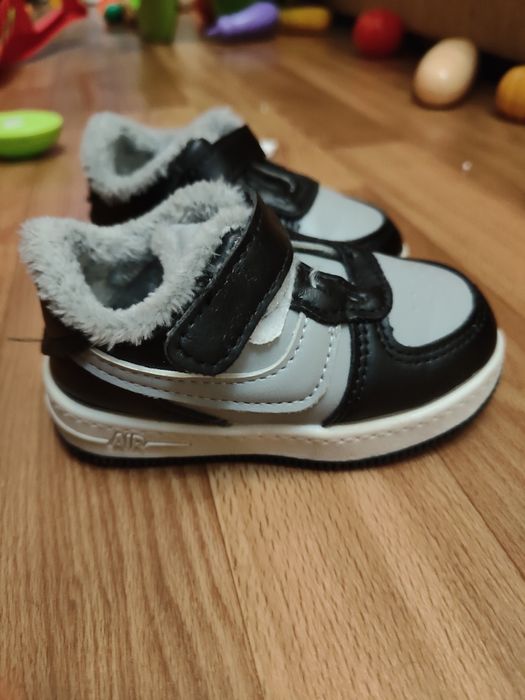 Теплые кроссовки 18 размер