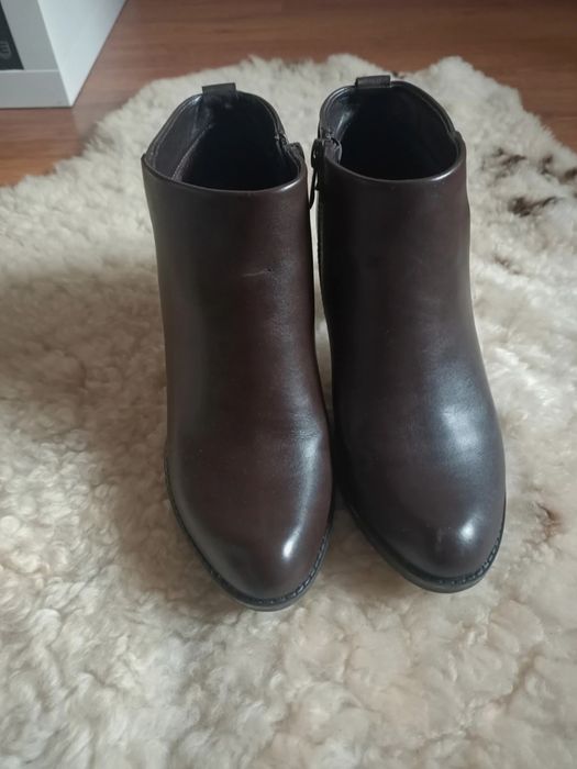 Brązowe botki na obcasie