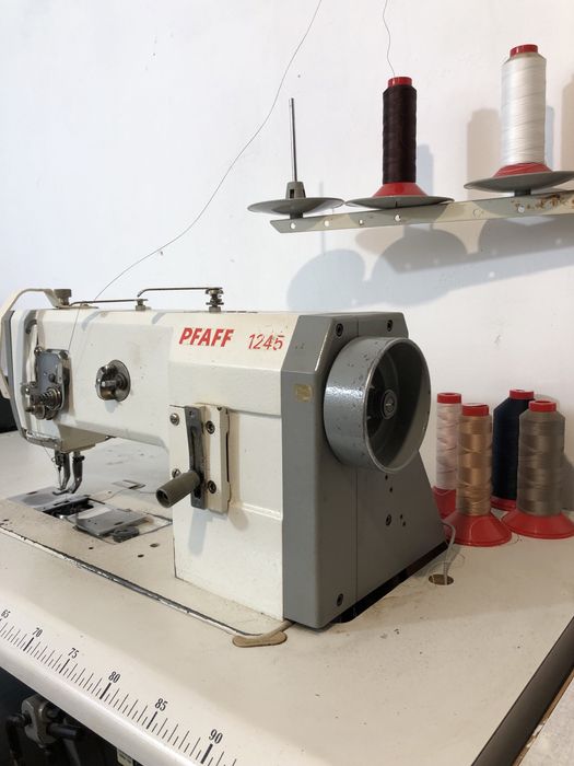 Продам промышленную швейную машинку Pfaff 1245