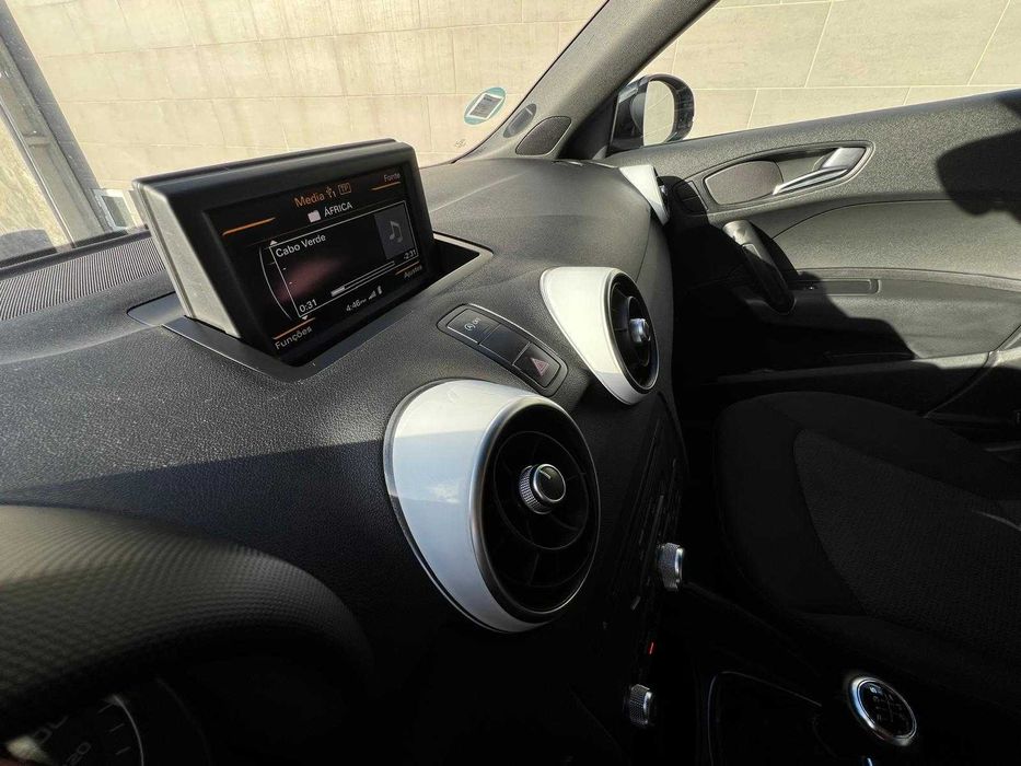 AUDI A1 S Line 1.6 (90cv) - Excelente estado