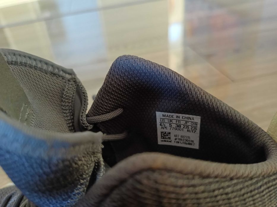 Sneakersy ADIDAS stan idealny.