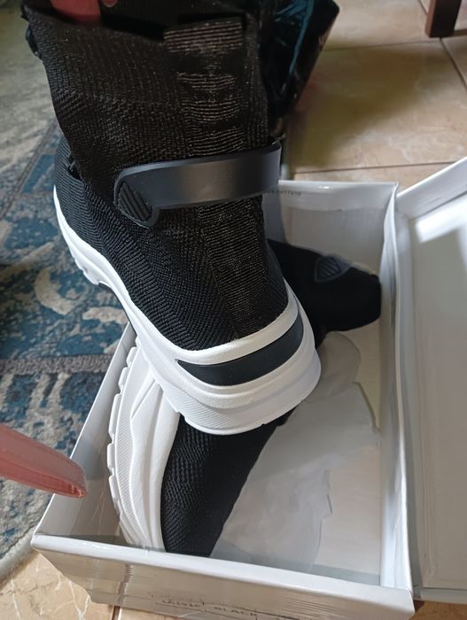 Nowe buty botki skarpetkowe