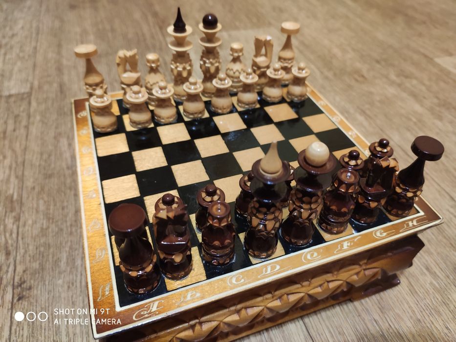 Сувенир, подарочные шахматы деревянные