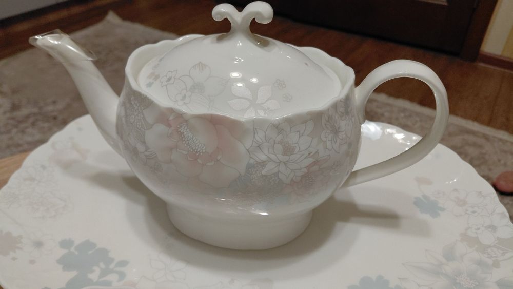 Порцеляновий чайний сервіз Narumi Bone China, Японія