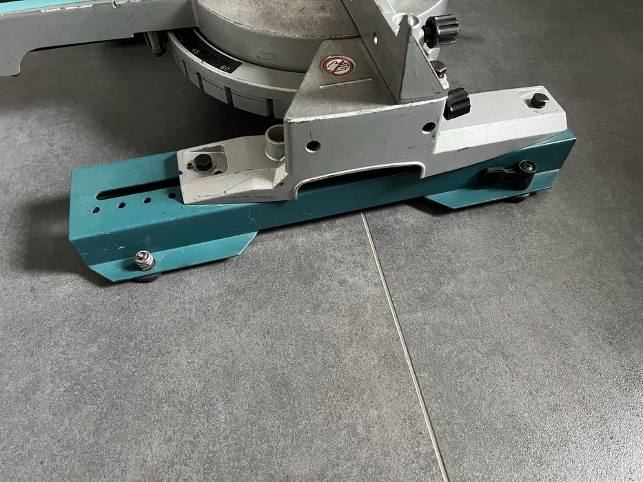 Торцювальна пила Makita LS 0815 FL