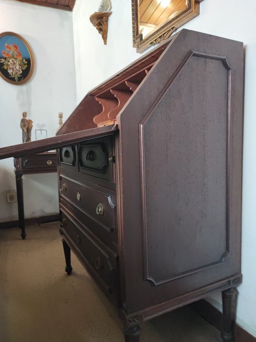 Escrivaninha com mesa embutida