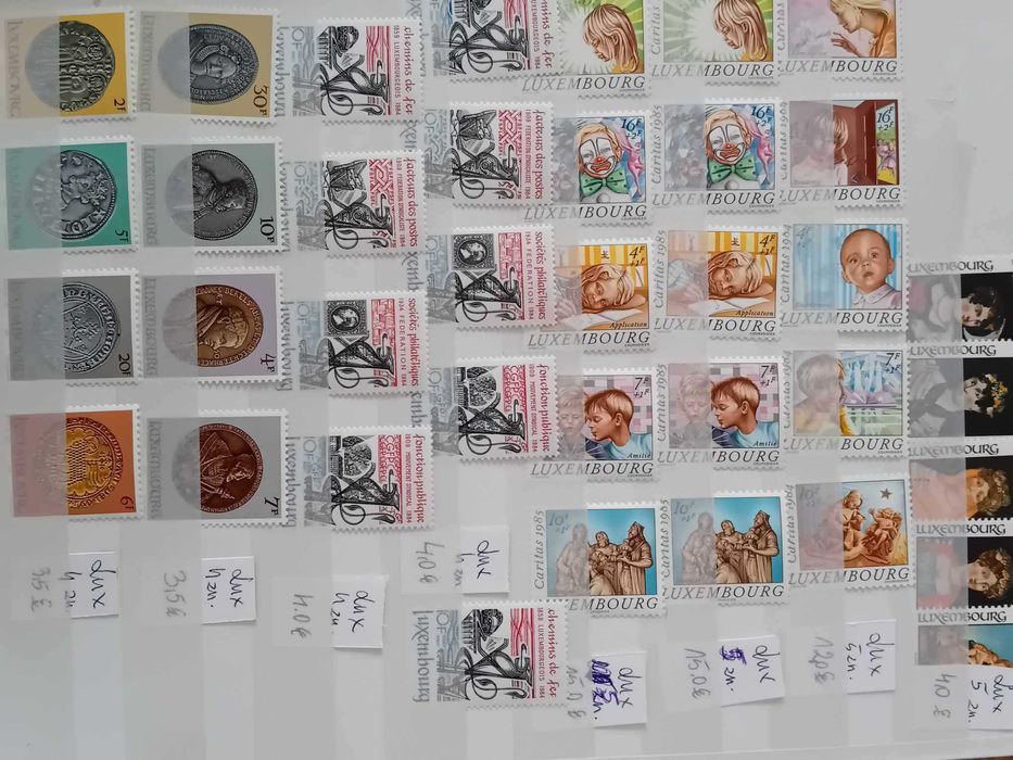 Sprzedam album  z bloczkami i znaczkami