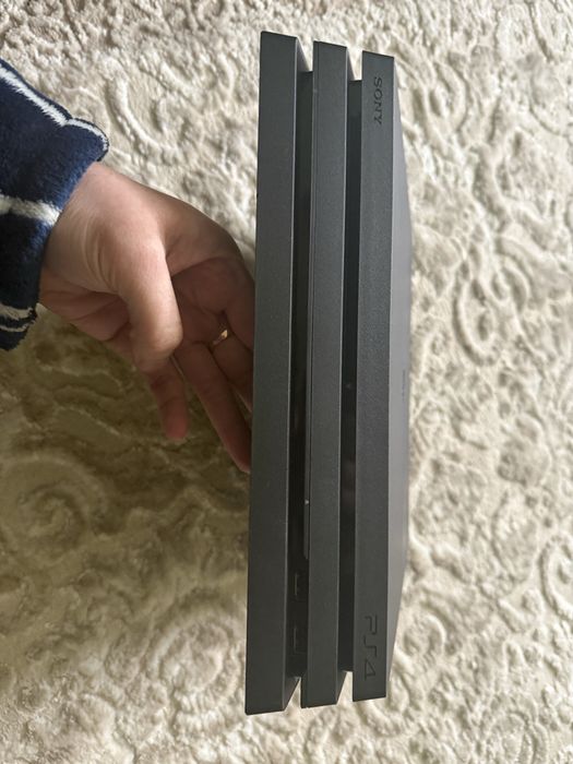 Продам PlayStation 4 Pro 1 Tb