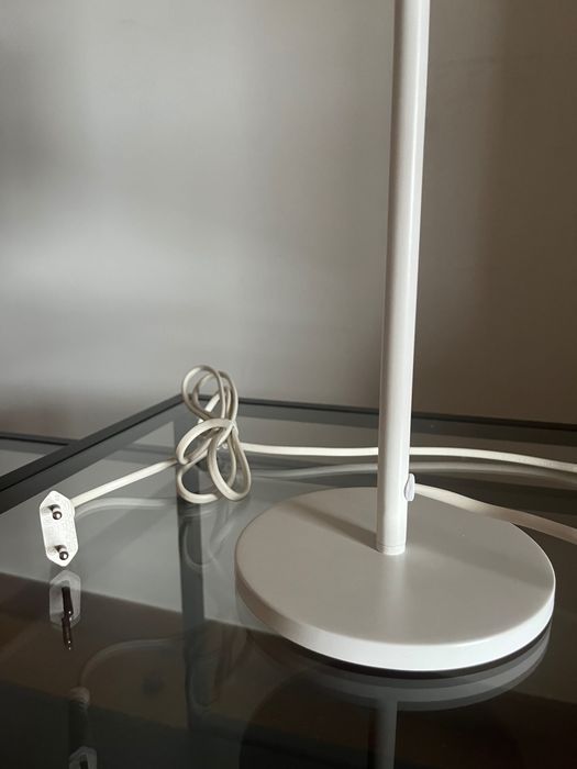 Candeeiro IKEA branco e dourado