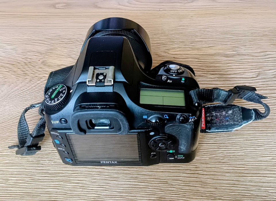 Pentax K200 z obiektywem AF 18-55 II generacji