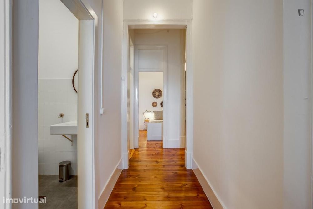 Quarto - localizado em Santos Lisbon