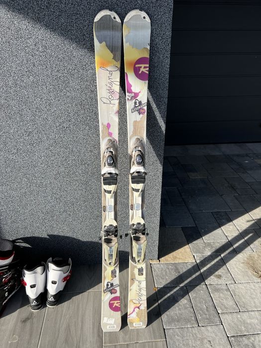 Гірськолижне спорядження, лижі, палиці, шлеми