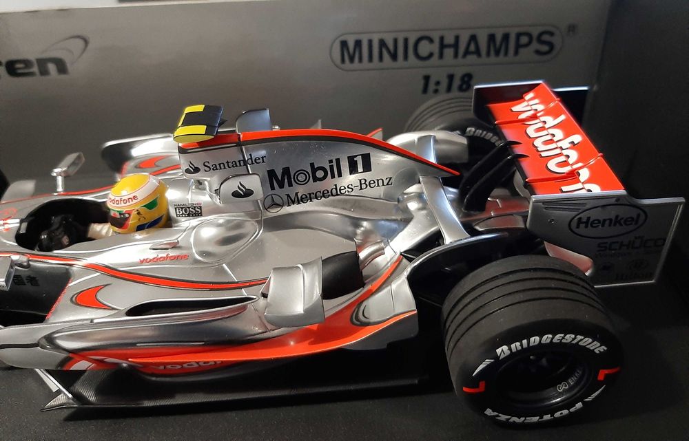 Lewis Hamilton 1a vitória McLaren MP4-22 F1 2007 Minichamps 1:18