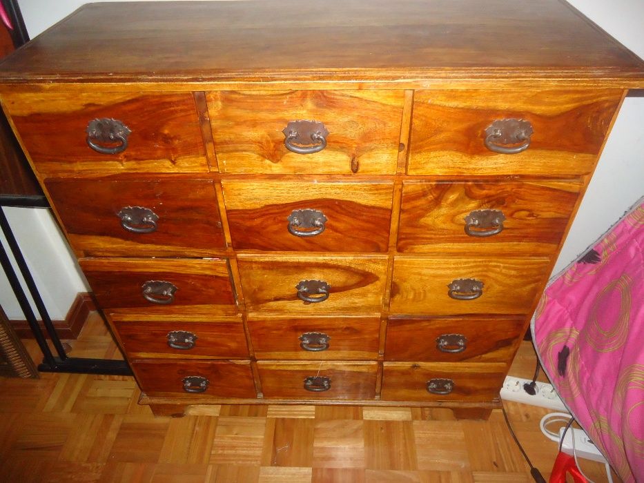 Móvel Contador em Madeira Exotica com 15 Gavetas