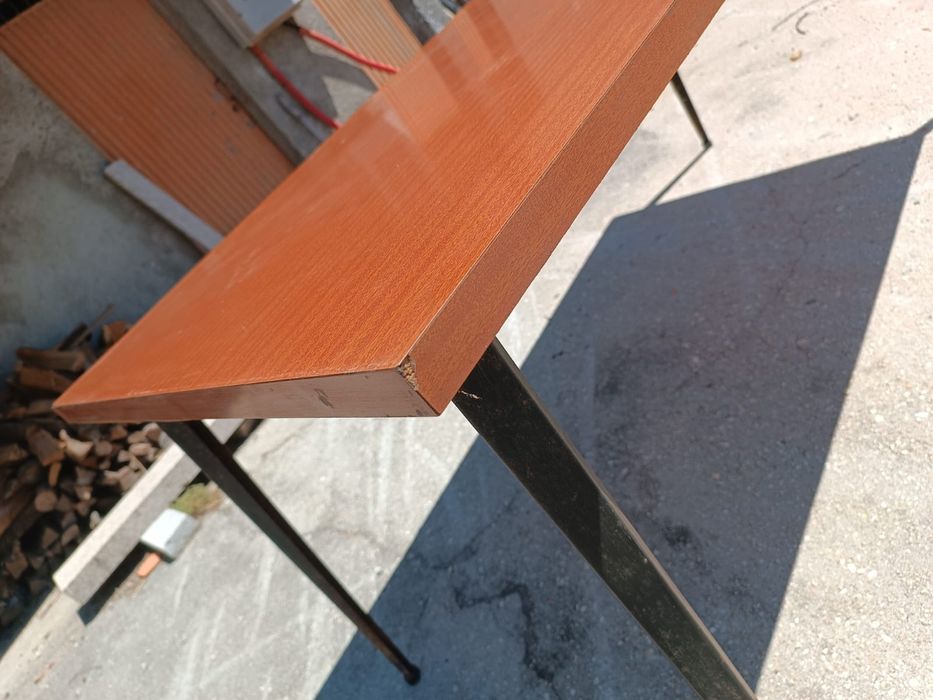 Vende-se mesa em fórmica