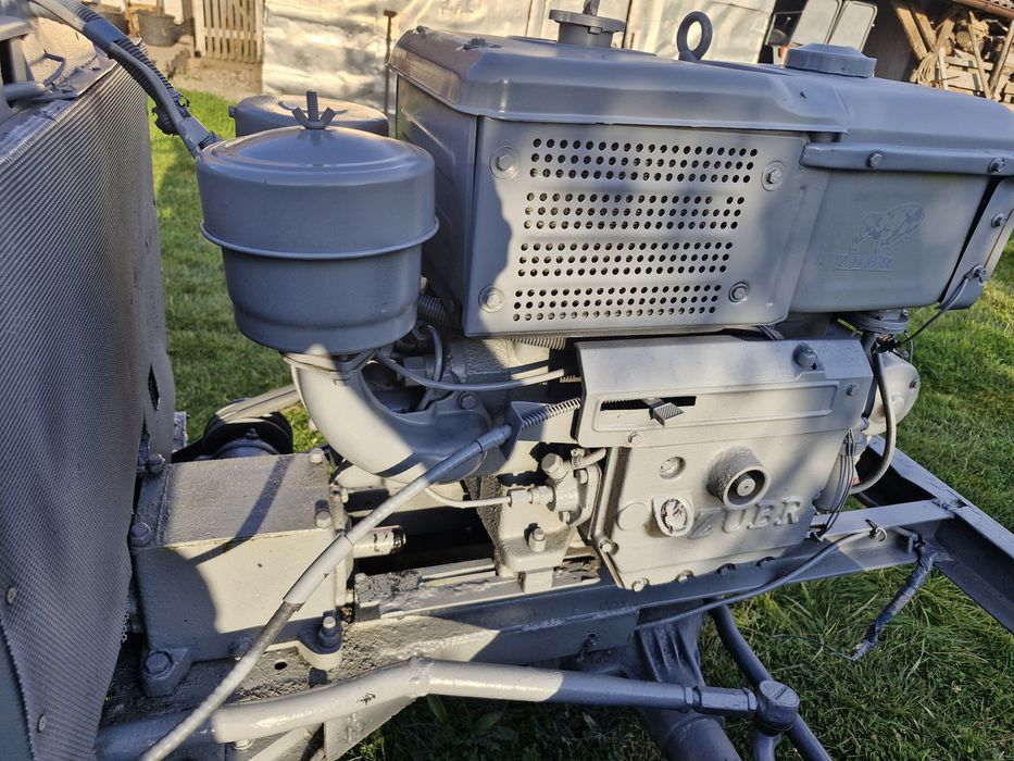 Продається трактор двох мостовий
Мотор від мотоблока 12
Коробка від м