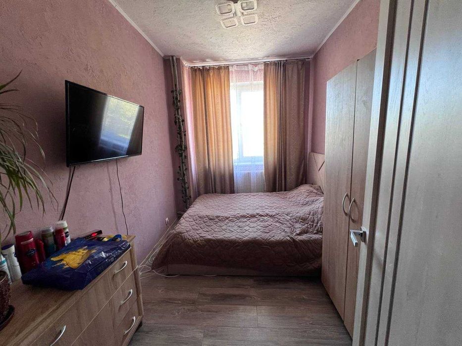 Продається двоповерховий будинок з ділянкою