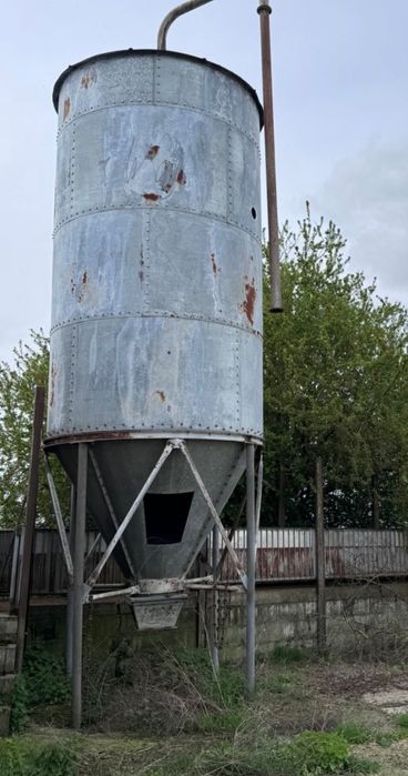 Sprzedam silos zbożowy paszowy na śrute lejowy 15t 20t