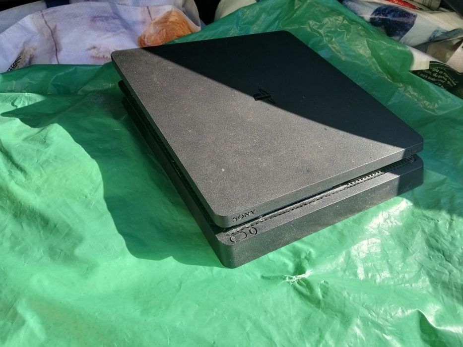 PS4 Slim para peças