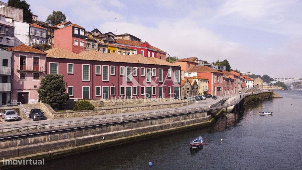 Loja em primeira linha de rio em Gaia