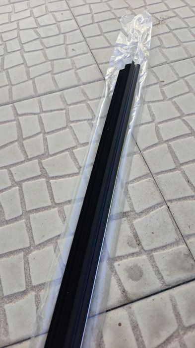 Friso  de Vedação / Raspador de Vidro - Mercedes (Peça Original e NOVA)