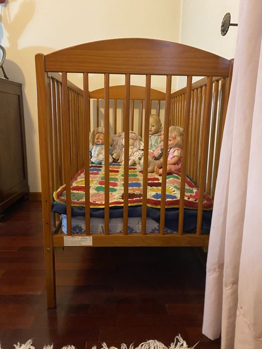 Cama de grades com colchão da marca PAUMA