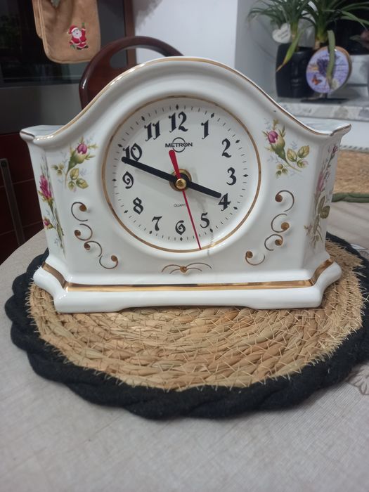 Zegar  Metron      .