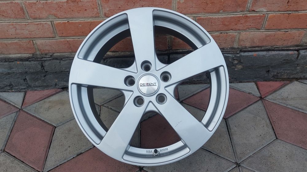 Диски Dezent R17 5x114,3 ET40 J7,0 ЦО: 71,6 мм Renault Toyota Lexus Honda Mazda Hyundai KIA Mitsubishi Nissan Jeep