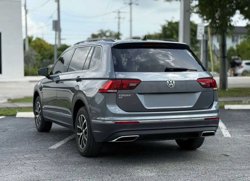 Volkswagen Tiguan      2021