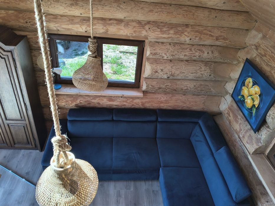 Drewniany domek z jaccuzi i widokiem na góry
