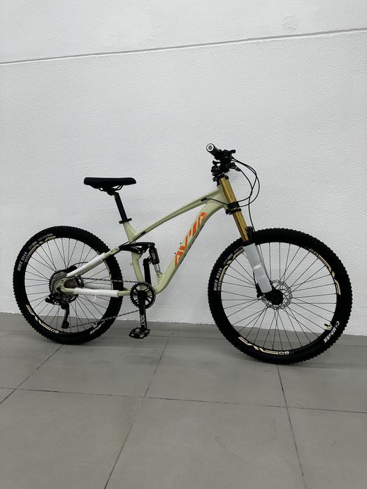 Bicicleta de montanha Downhill
