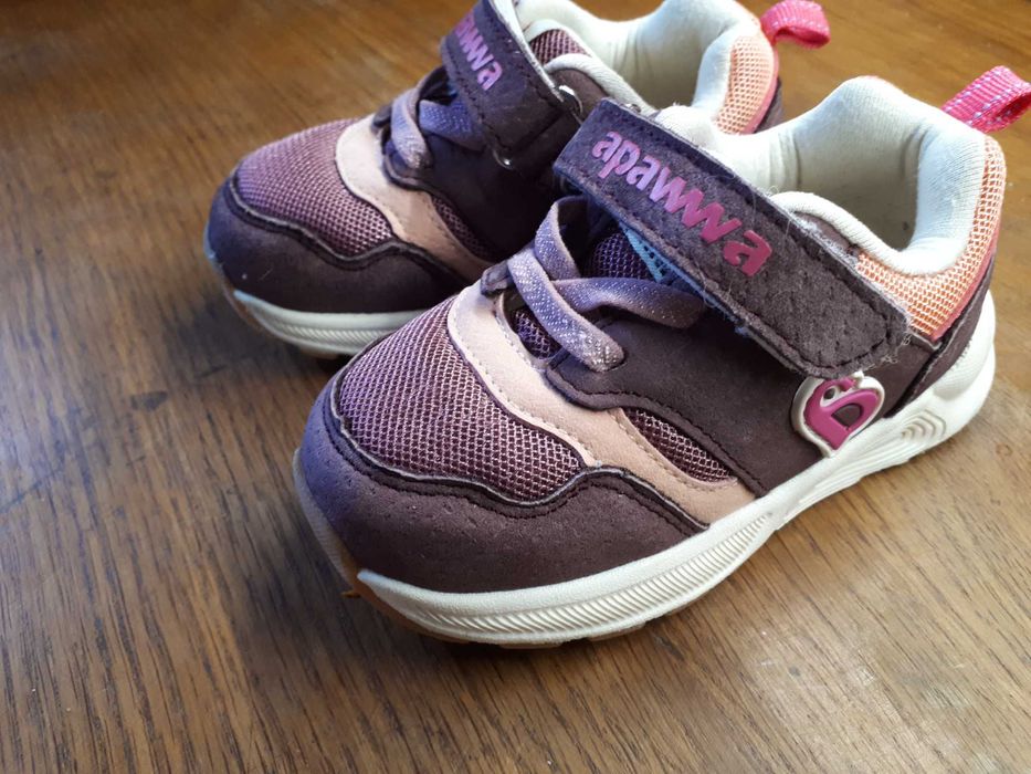 Adidaski dziewczęce r 22, buty sportowe