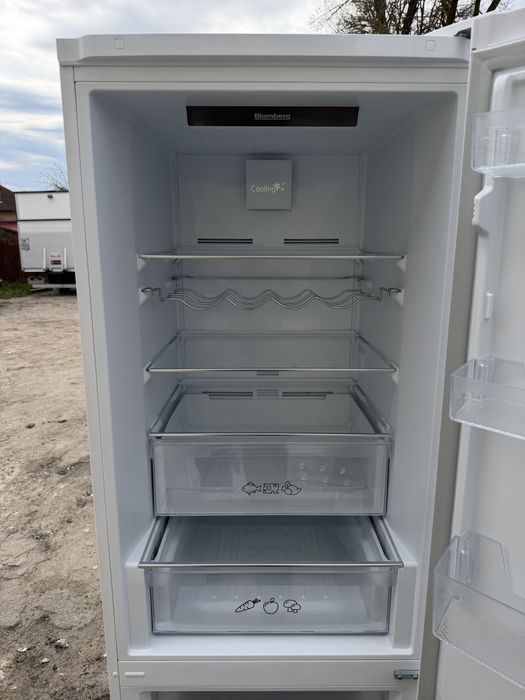 Холодильник новфрост Blomberg KND9753N