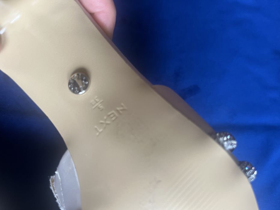 Eleganckie klapki 38