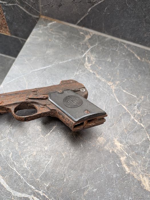 Stary pistolet Steyr Pieper Model 1909