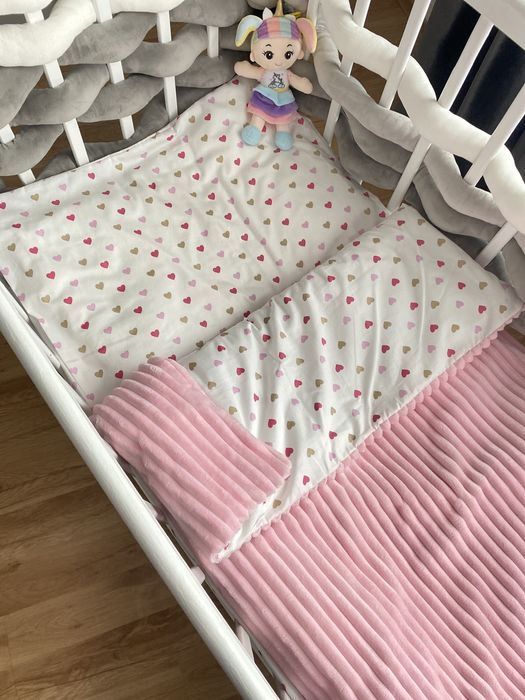 Дитяча постіль у сердечка