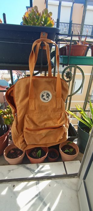 Mochila laranja 10€