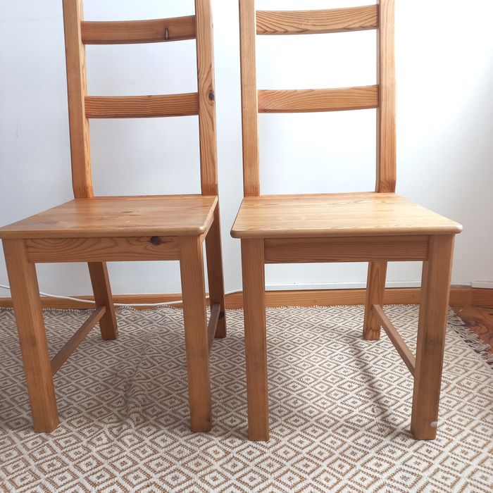 2 cadeiras de madeira