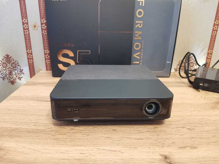 Продам проэктор formovie s5
